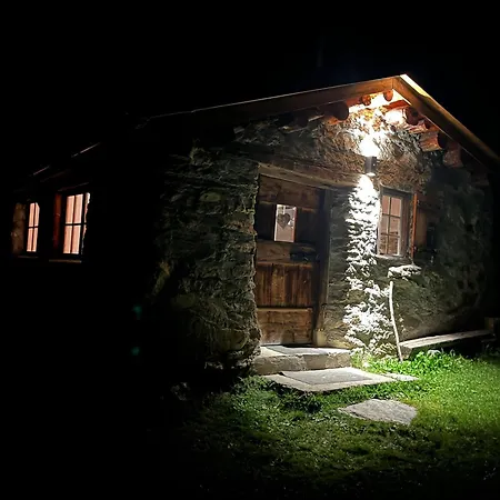 度假居 Idyllisches Und Alleinstehendes Maiensaess In Valposchiavo 波斯基亚沃