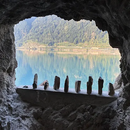 Idyllisches Und Alleinstehendes Maiensaess In Valposchiavo