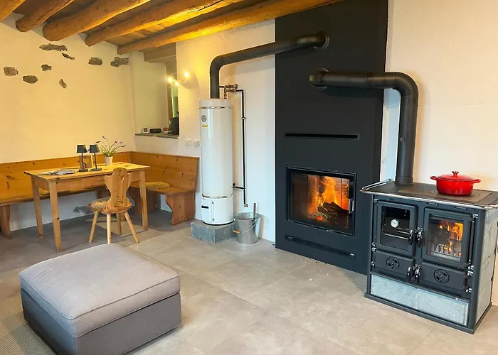 Idyllisches Und Alleinstehendes Maiensaess In Valposchiavo Tatil Evi