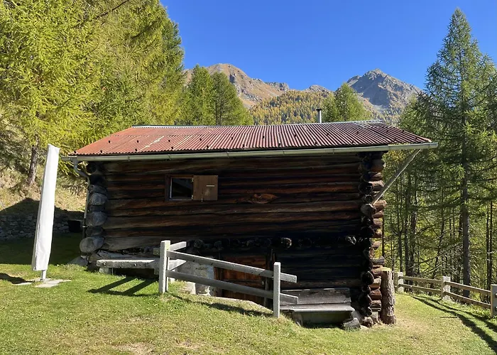 Idyllisches Und Alleinstehendes Maiensaess In Valposchiavo 波斯基亚沃