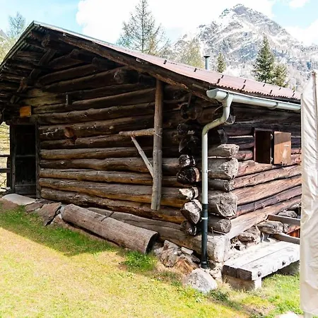 Idyllisches Und Alleinstehendes Maiensaess In Valposchiavo Poschiavo